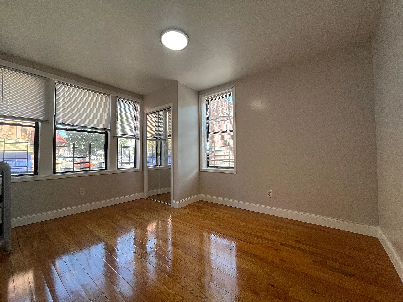 2 bed, 950 sqft, $2,300 — Photo 3