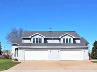 N1497 Fawn Ridge Dr, Greenville, WI 54942