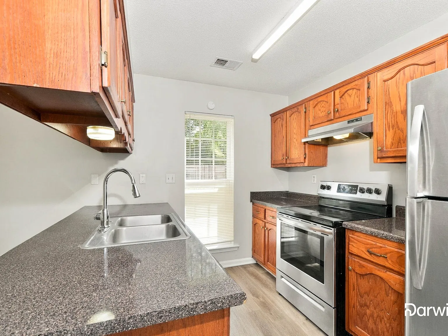 3 bed, 2.0 bath, 1303 sqft, $1,725 — Photo 3