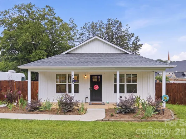 1003 Adams St, Statesville, NC 28677