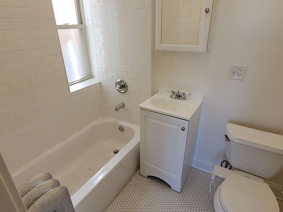4th image of 2343 N Sacramento Ave APT 1