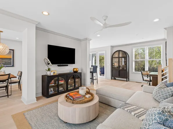 200 River Landing Dr Unit E102, Charleston, SC 29492