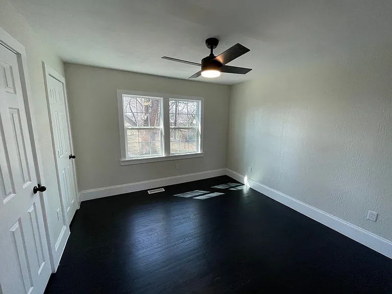 428 W Broadmoor St — Photo 13