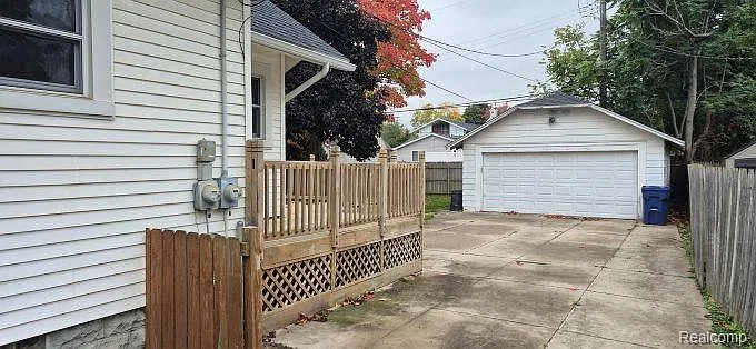 4 bed, 2.0 bath, 2600 sqft, $2,300 — Photo 4