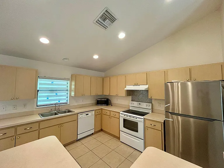 328 W Sugarland Cir — Photo 15