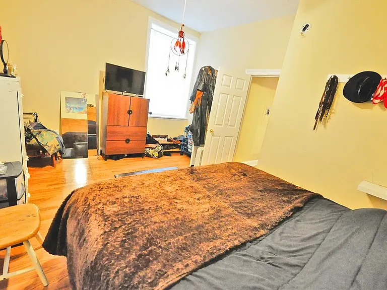 2198 E Huntingdon St #1 — Photo 4