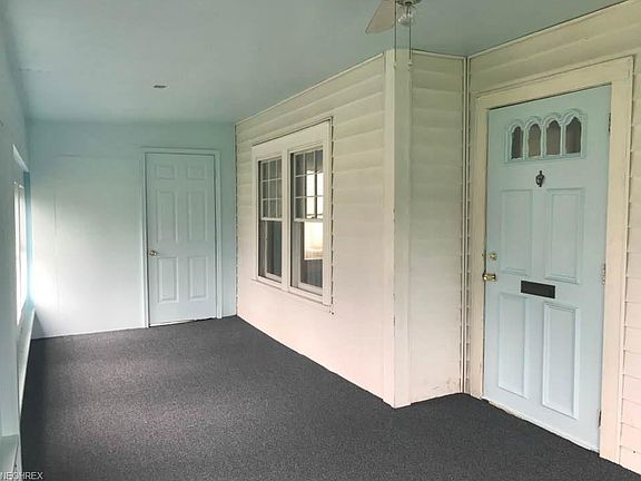 4th image of 3707 Edgewater Dr