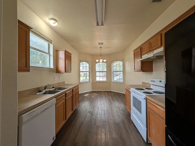 341 Placid Mdw — Photo 8