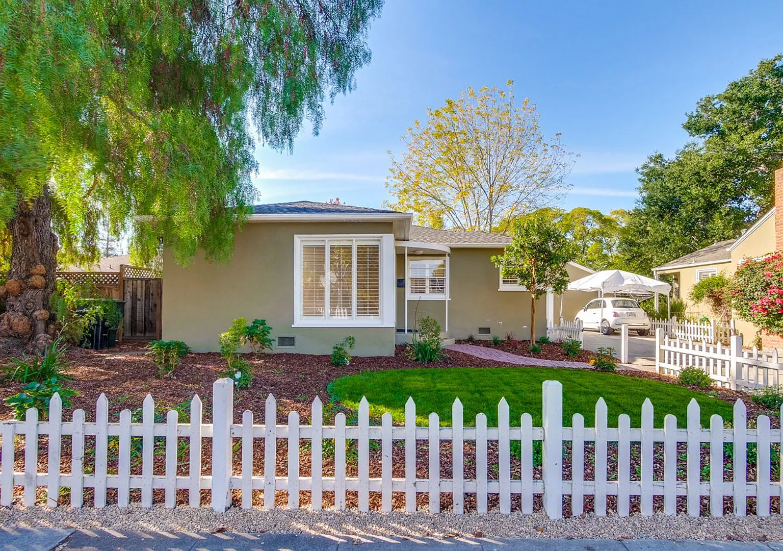 Wow! What a Great Home! Available Now! — Photo 2