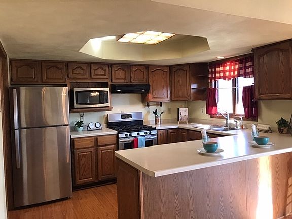 4th image of 202 Forest Dr
