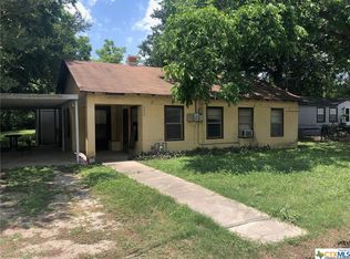 222 N Vaughan Ave, Seguin, TX 78155