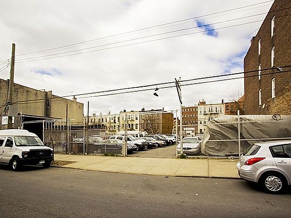4th image of 316 Stanhope St