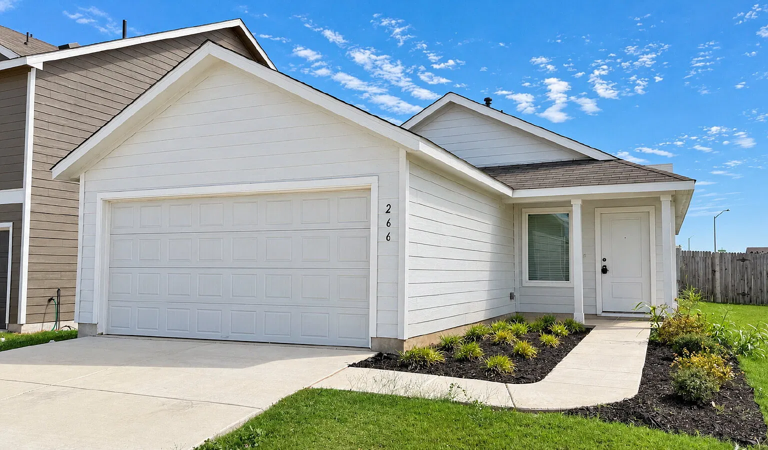 3 bed, 2.0 bath, 1266 sqft, $1,595 — Photo 1