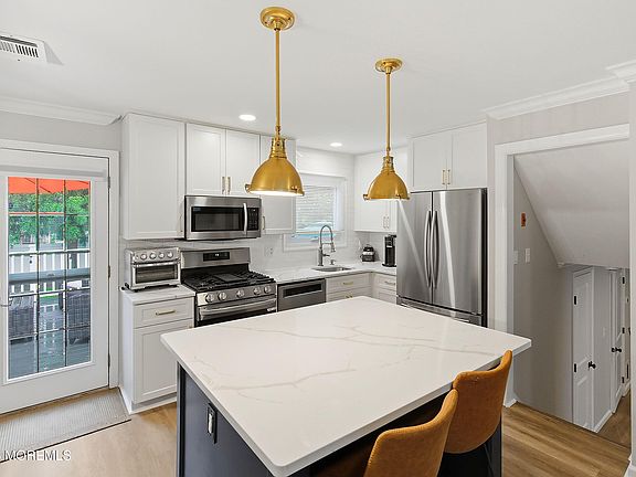 5th image of 1114 Interlaken Avenue
