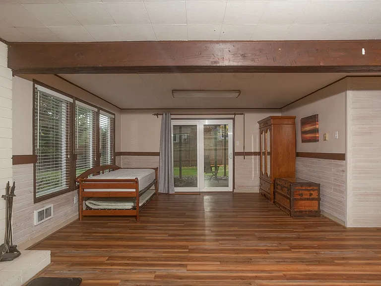 1205 NW Crosby Ave — Photo 18
