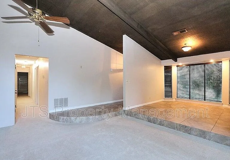 1060 Sand Bar Cir — Photo 22