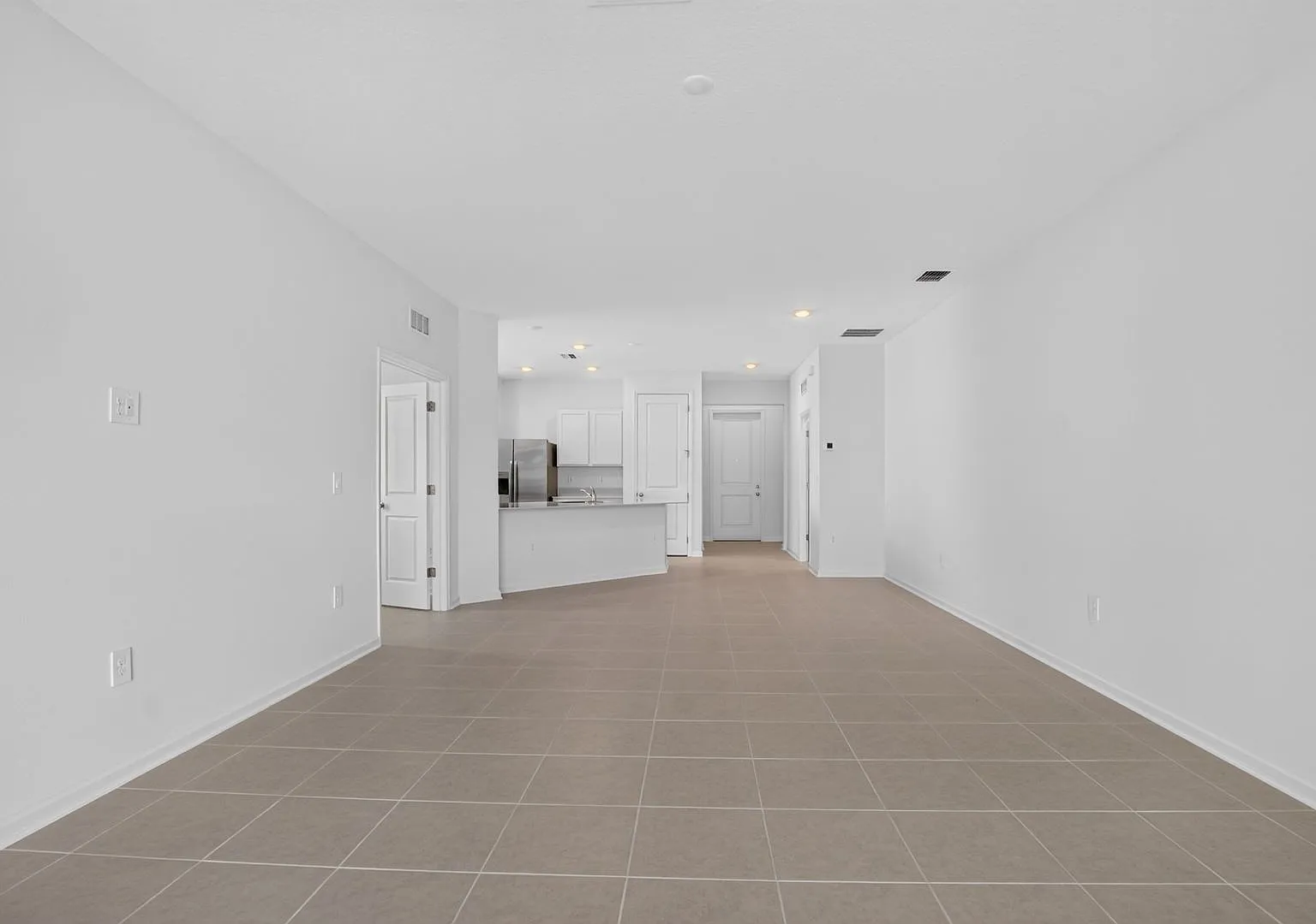 Stunning new construction 3/2 in Wynnstone Gated Community of Davenport. Available now! — Photo 3