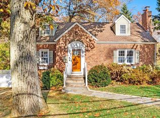 31 Maplewood Rd, Hartsdale, NY 10530