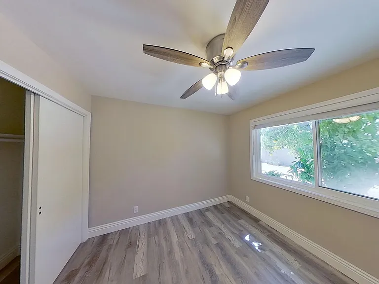 185 Harvard Ln — Photo 2