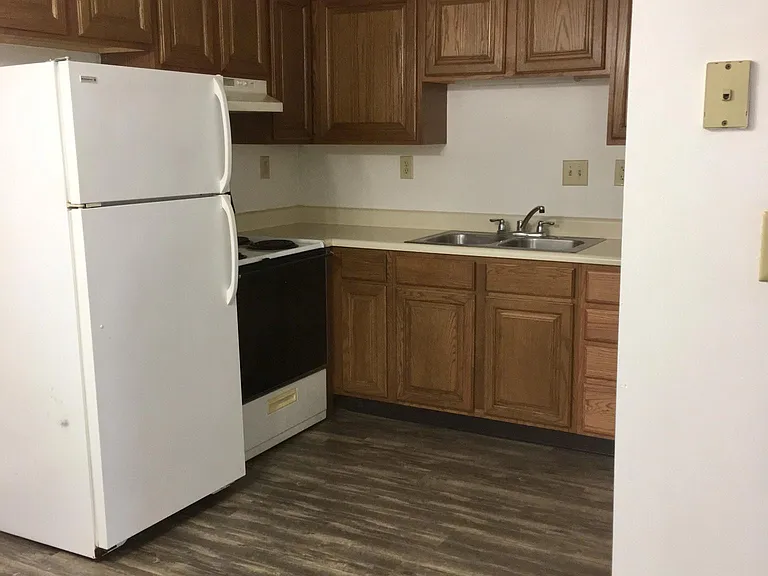 550 S Clayton Rd — Photo 5