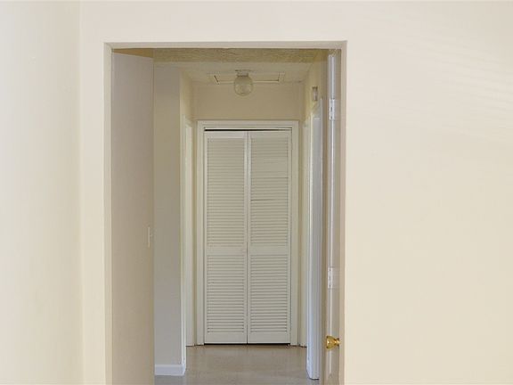 5th image of 508 S Castlewood Dr