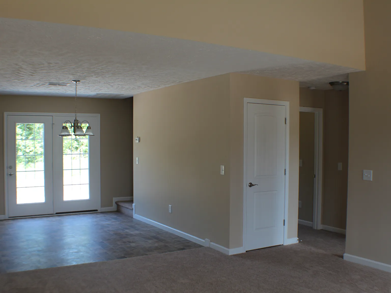 5 bed, 1800 sqft, $2,350 — Photo 3