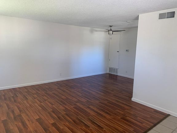 4th image of 1977 Woodglen Ln