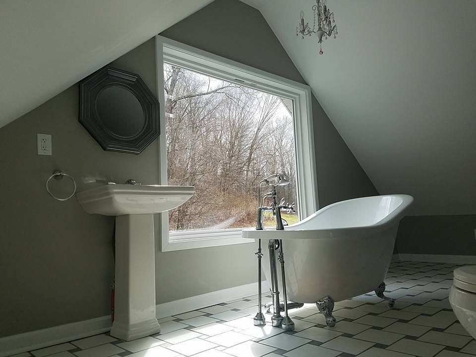 3rd floor master bathroom