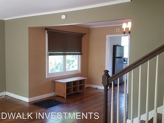 4th image of 792 Elm Ave