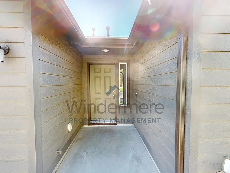 1215 SW Settlement St — Photo 1