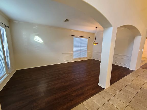 4th image of 206 Cabotwood Trl