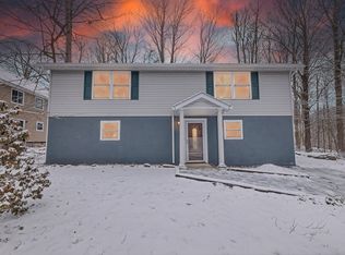 8879 Chipmunk Ln, Tobyhanna, PA 18466