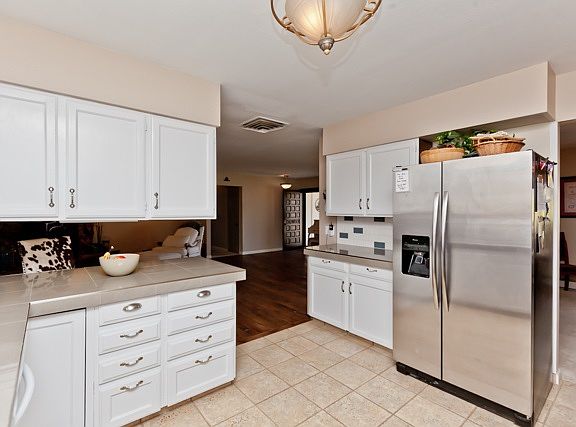 5th image of 557 W Greenwood Dr