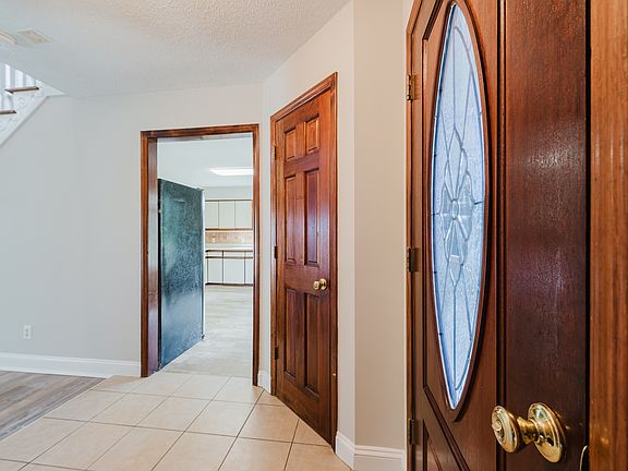 5th image of 33 Pine Ridge Rd