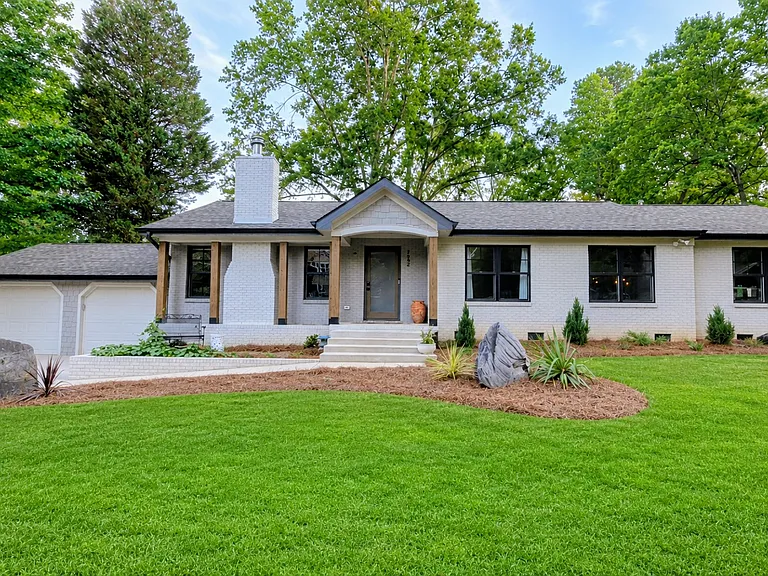 152 Vernon Dr — Photo 2