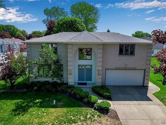 3rd image of 37 Oakridge Dr