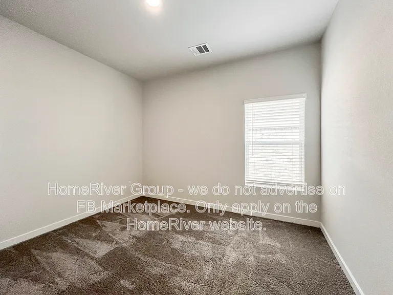 454 Suffolk Dr — Photo 12