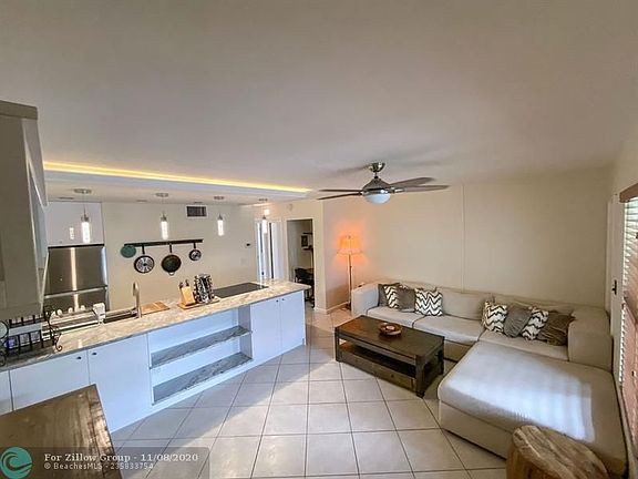 2nd image of 1012 SE 15th St APT 3