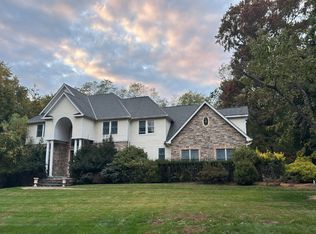 126 Old Field Rd, Setauket, NY 11733