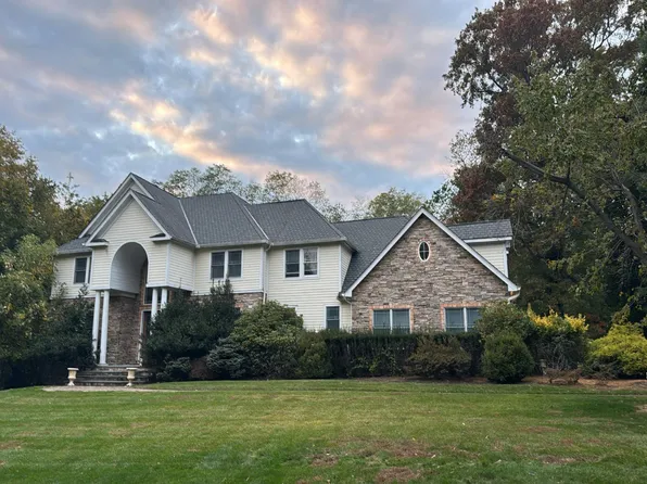 126 Old Field Rd, Setauket, NY 11733