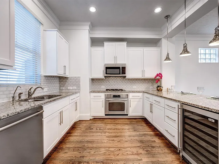 1413 Patterson St — Photo 8