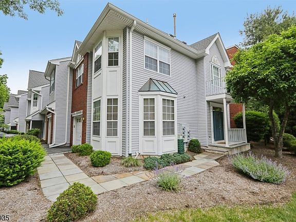 3rd image of 49 Buckingham Ct
