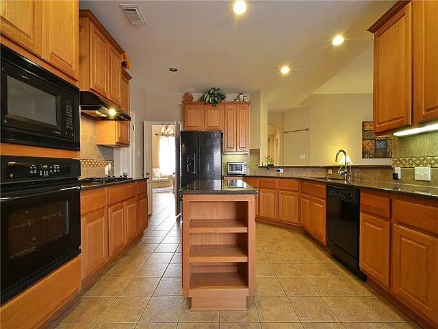 2409 Tivoli Dr — Photo 4