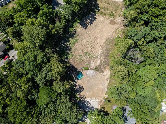 4th image of 723 Oak Ave