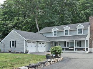 50 Weldon Rd, Lake Hopatcong, NJ 07849