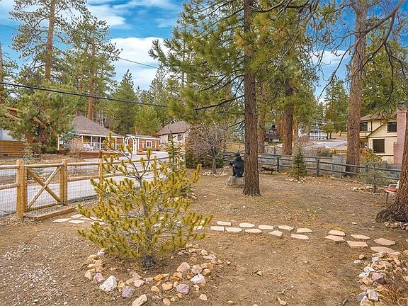 4th image of 661 Chipmunk Ln