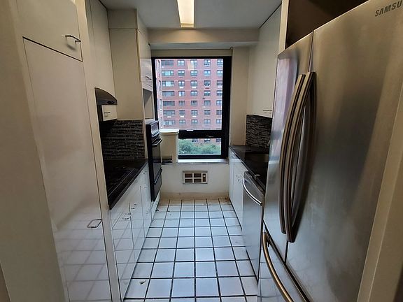 3rd image of 415 E 54th St APT 4F