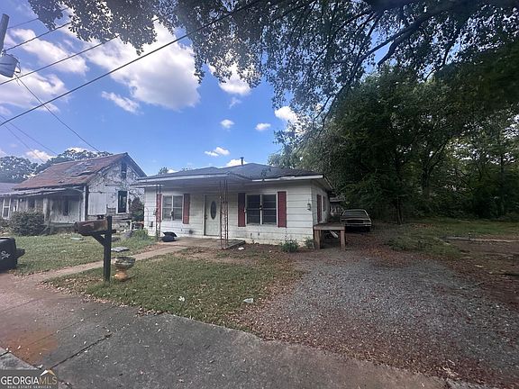 3rd image of 833 Cleo St