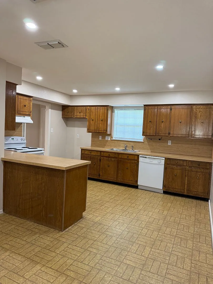 2 Bedroom duplex in PTISD — Photo 4