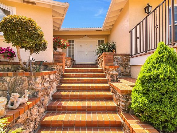 5th image of 15756 Simoni Dr